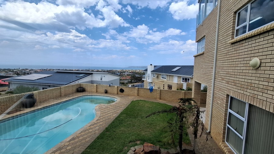 4 Bedroom Property for Sale in Menkenkop Western Cape